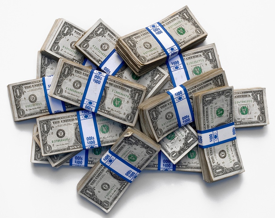 The Role of Time in Building Wealth Through Compound Interest